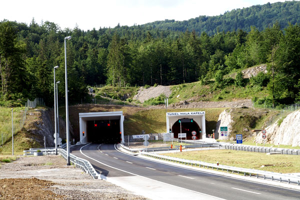 2009. 05. 30. - Ministar Kalmeta pustio u promet obje cjevi tunela Mala Kapela i Sveti Rok